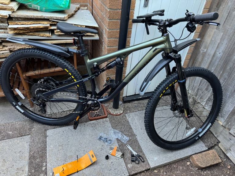 Boardman MTR 8.6 Mountain Bike & women’s Carrera vengeance brand new  