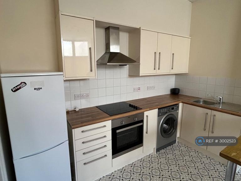 1 bedroom flat in Cheriton Road, Folkestone, CT20 (1 bed) (#3002523)