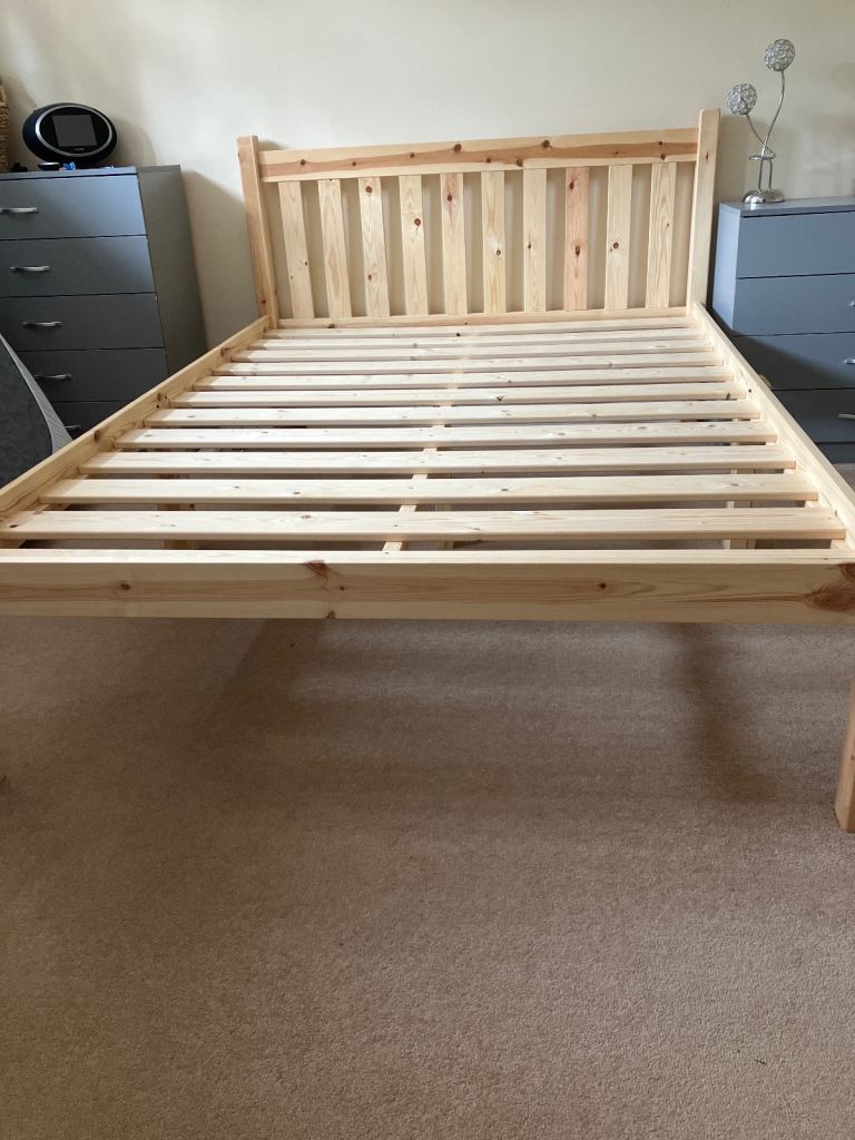 Wooden double bed frame Size 4ft 6 BNIB