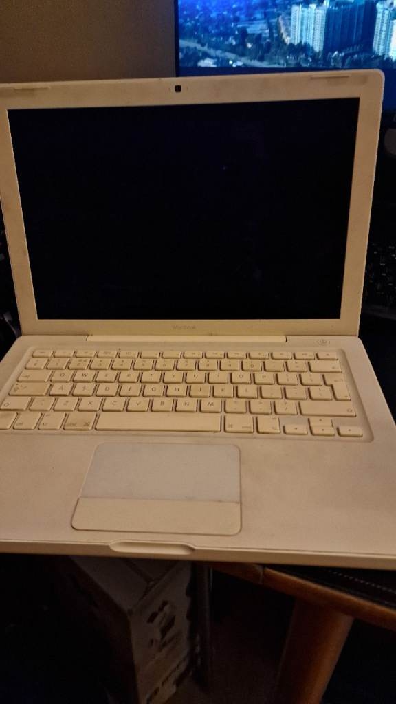 Apple MacBook A1181 13.3" Laptop for parts