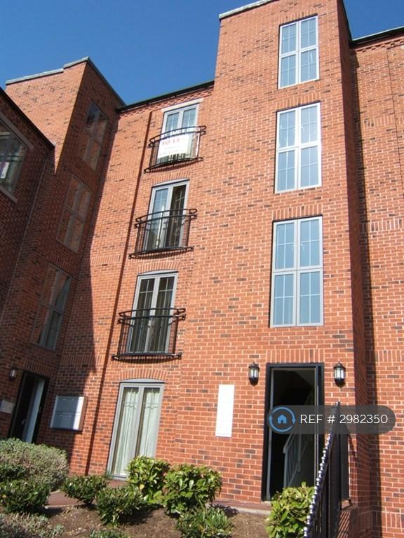 2 bedroom flat in Weavers Court, Hinckley, LE10 (2 bed) (#2982350)