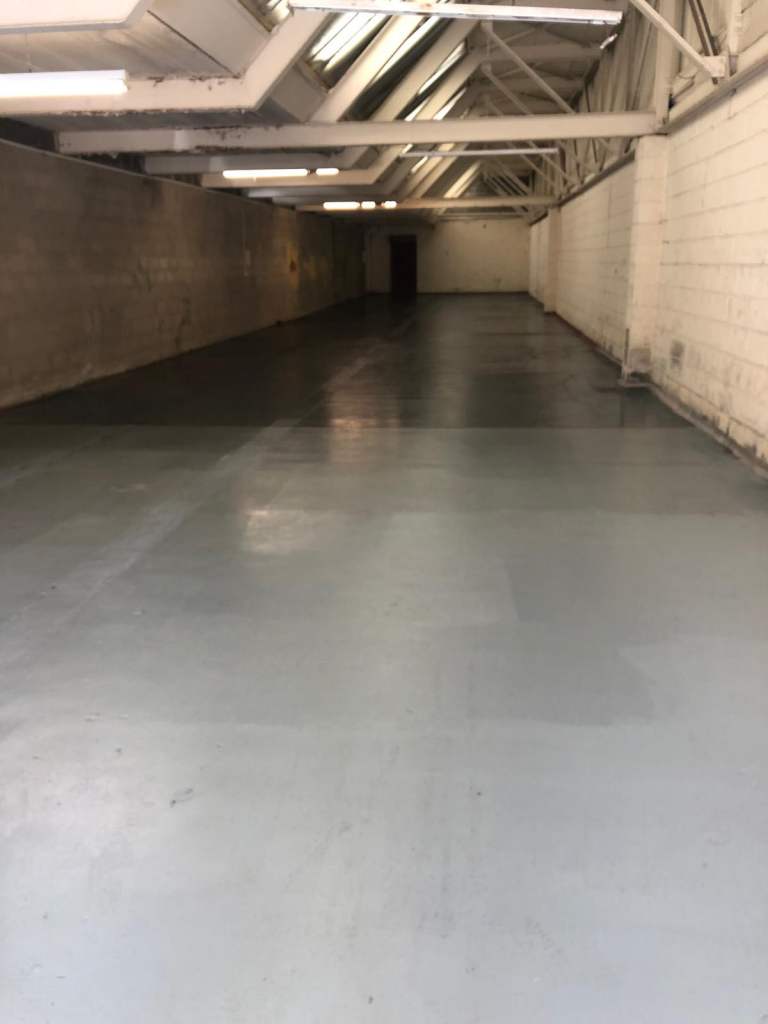 EXCELLENT SECURE 3500 SQ FT WAREHOUSE INDUSTRIAL UNIT TO LET LOW RENT & ZERO* RATES  BRADFORD 