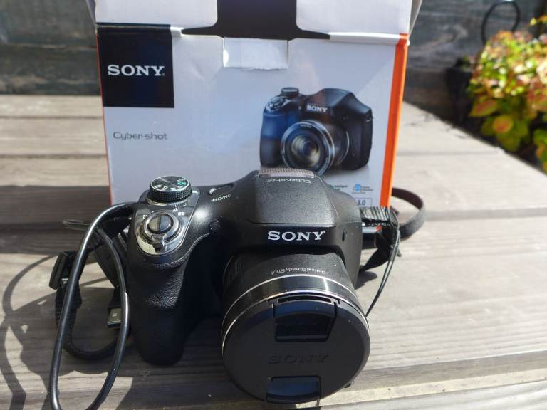 Sony DSC-H300 20mp 35 x zoom lens boxed