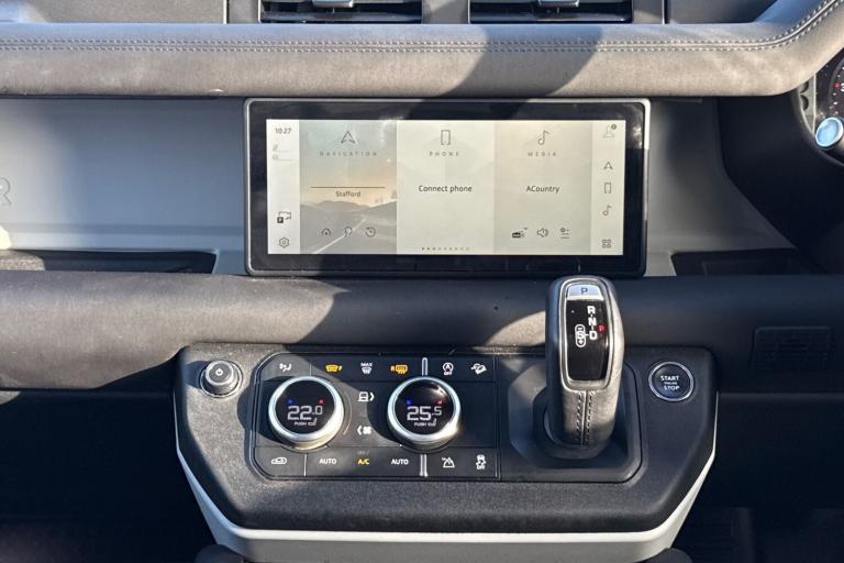 2024 Land Rover Defender 110 3.0 D300 X-Dynamic SE 5dr SUV DIESEL Automatic