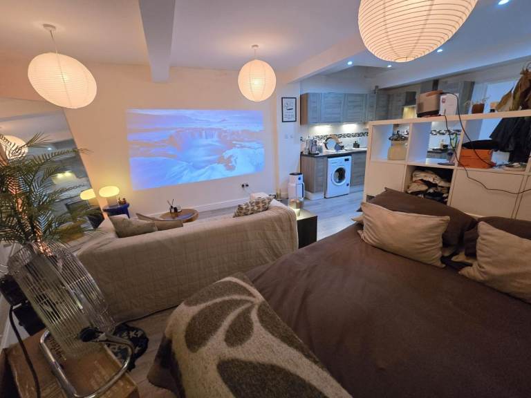 BRIGHT and AIRY, newly REFURBISHED STUDIO in the heart of HARROW HA3, AVAILABLE NOW