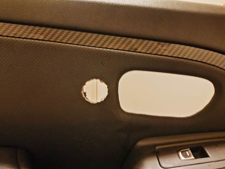 Kia Caren's 2017 front left door interior cover 