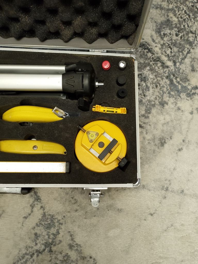 TORQ LEVELLING TOOL KIT IN FITTED CASE