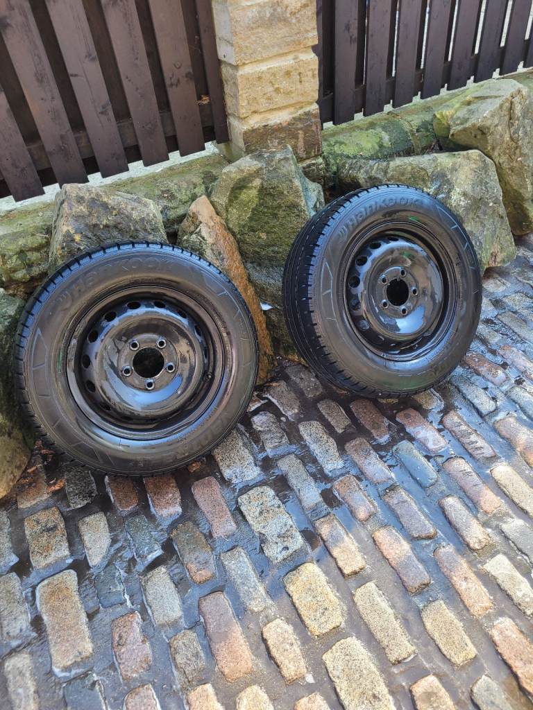 2x Renault master Vauxhall movano Nissan Nv400 wheels with tyres size 225 65 16c 