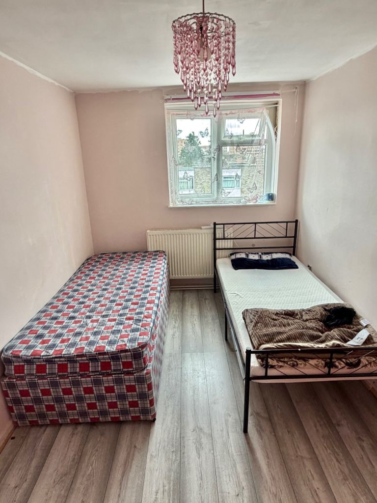 Double room available for rent in southall 
