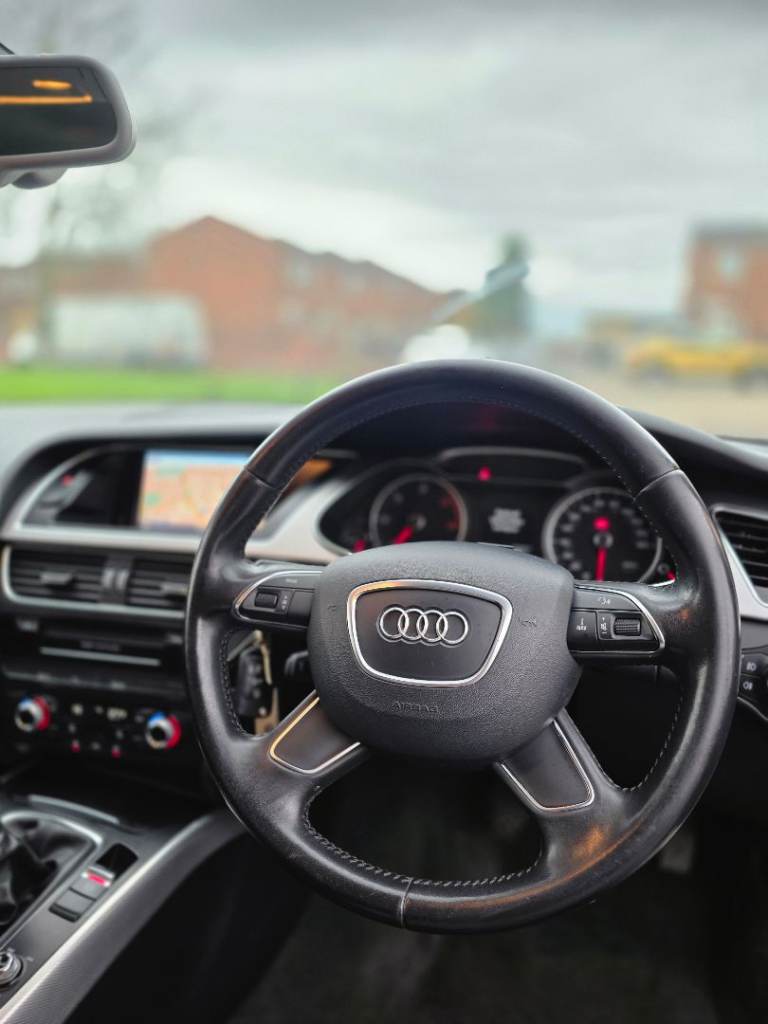 Audi, A4, Saloon, 2014, Manual, 1968 (cc), 4 doors