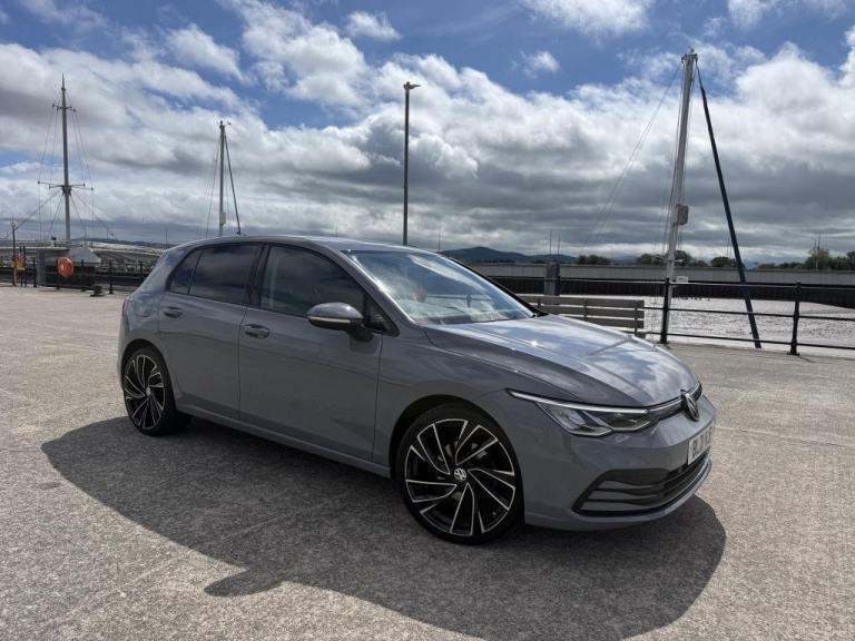 2021 (21) VOLKSWAGEN GOLF 1.5 LIFE ETSI DSG 5DR Semi Automatic