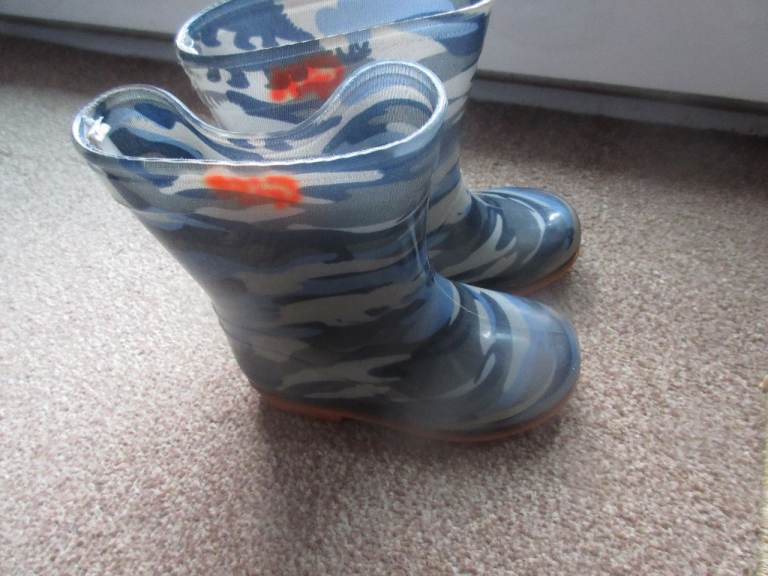 Pair of Boys Wellington Boots size 6