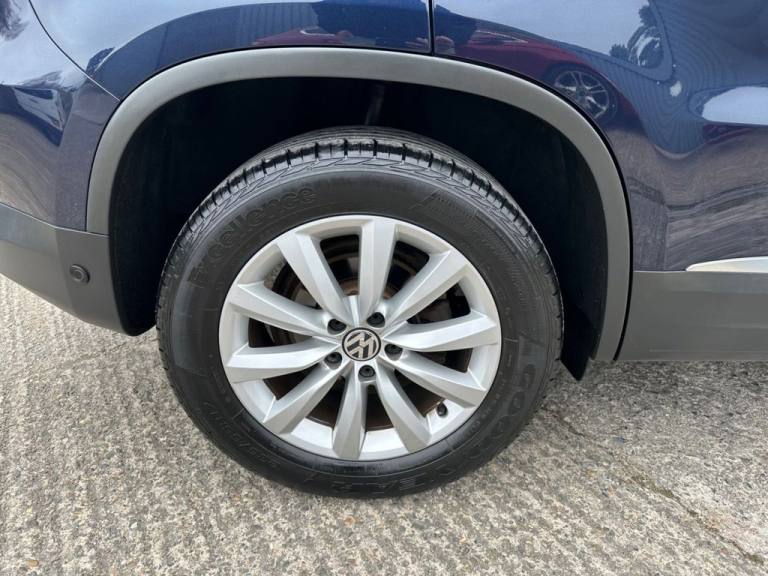 2014 Volkswagen Tiguan 2.0 TDI BlueMotion Tech Match SUV 5dr Diesel Manual 2WD Euro 5 (s/s) (140 ...