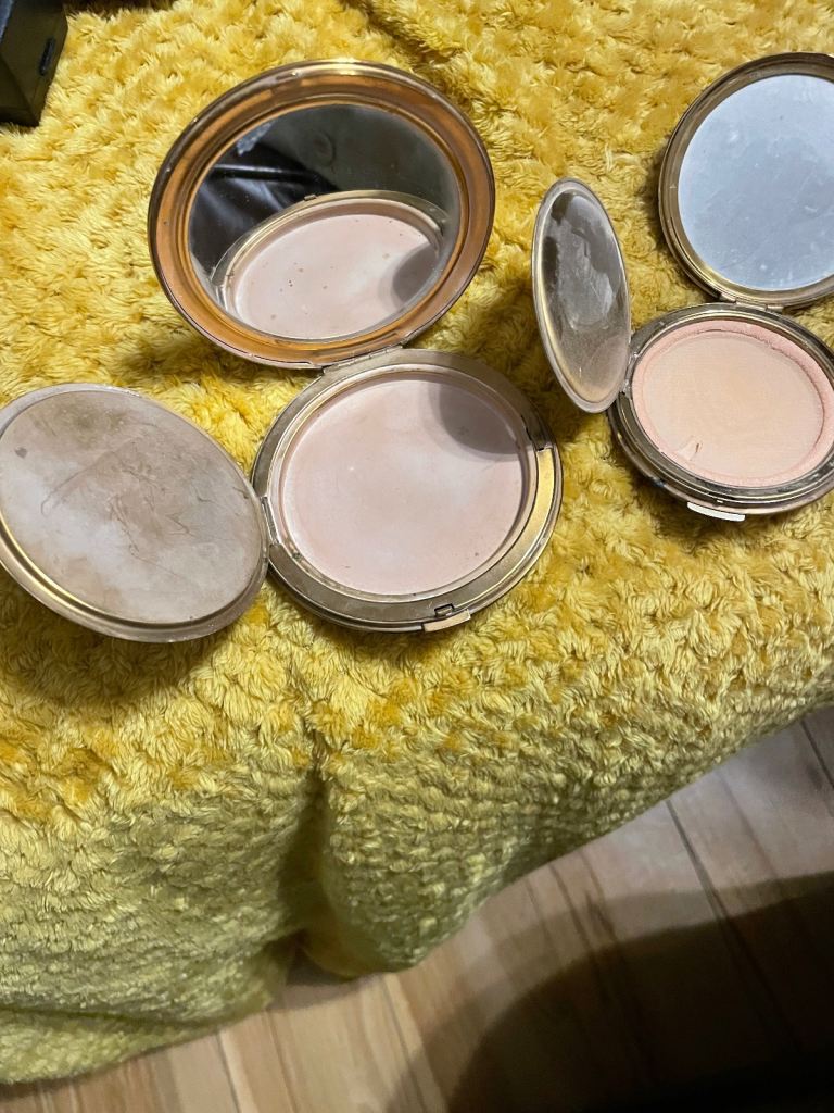 image for Vintage makeup compact's