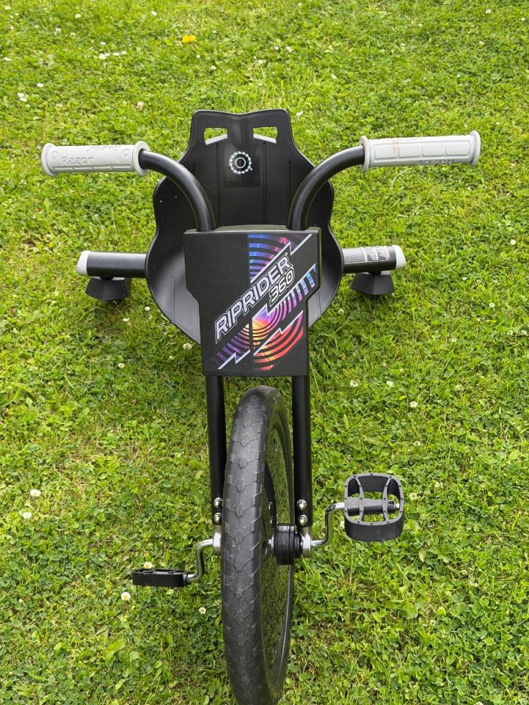 Razor RipRider 360 Lightshow Drift Trike - mint condition 