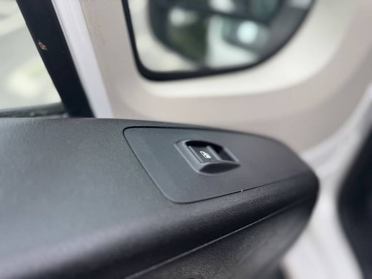 2020 Peugeot Boxer 2.0 BlueHDi 335 Built for Business Professional Crew Van 5dr Diesel Manual  PA...