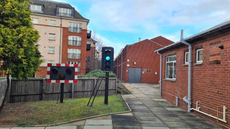 2x Workshops available in Slateford, free parking, EV charge, kitchenette, WC etc