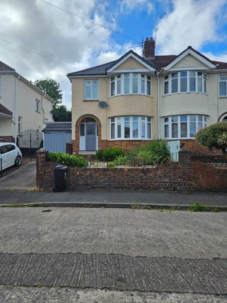 3 Bedroom semi detached house to rent