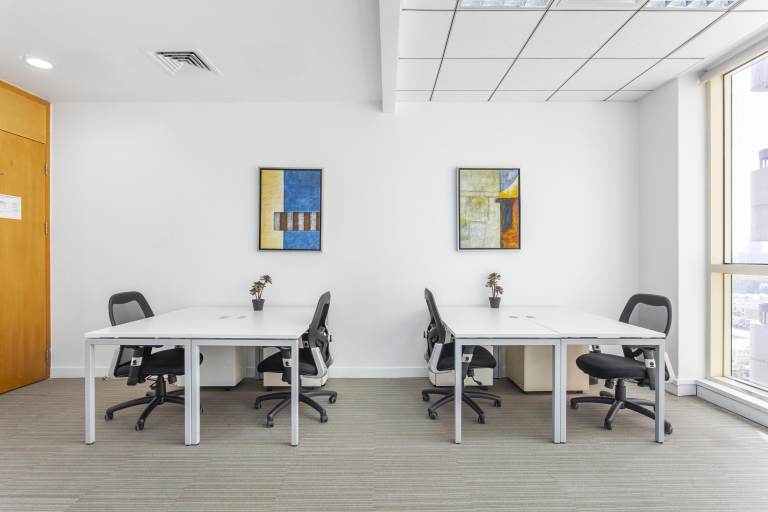 Luton - LU13PE \ Large Office for Rent Configured for Your Team