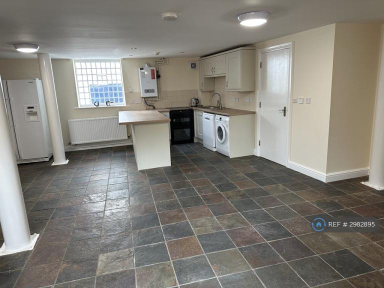 2 bedroom flat in Meadow Place, Shrewsbury, SY1 (2 bed) (#2982895)