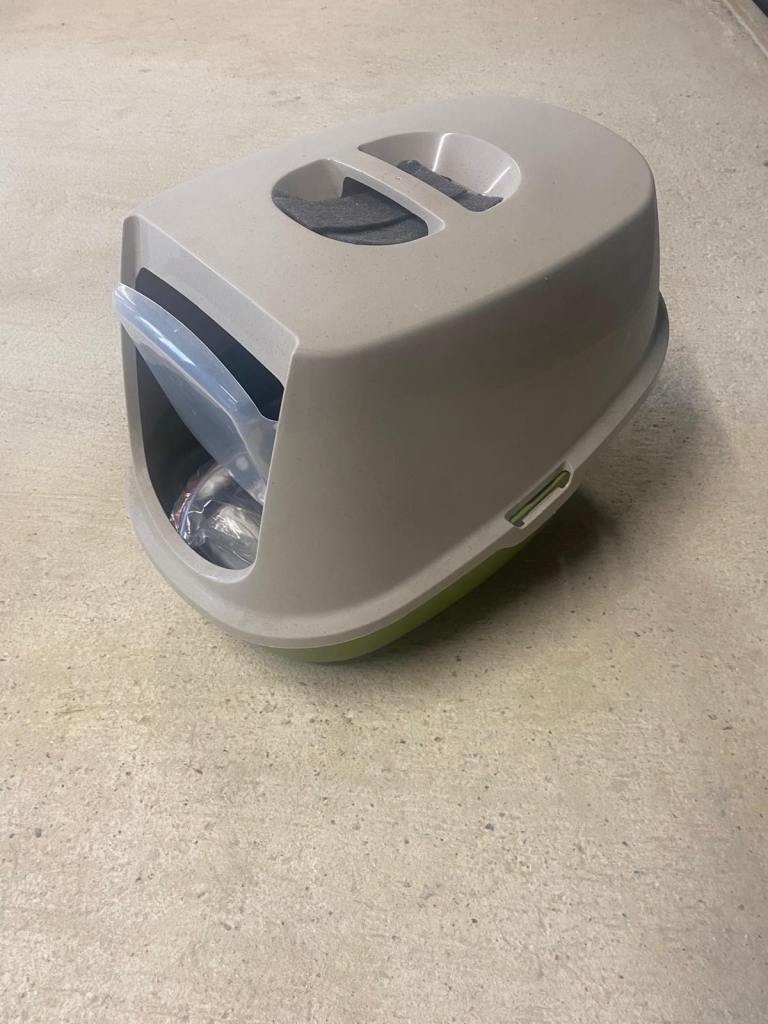 Covered Litter Tray for kittens & cats