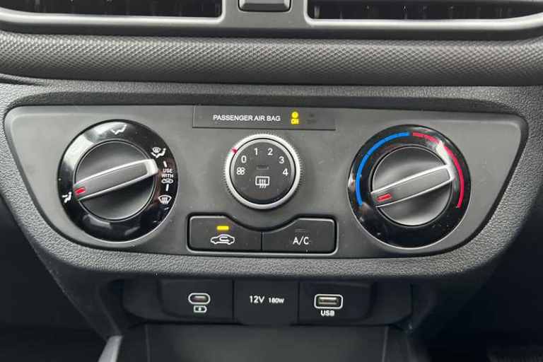 2025 Hyundai i10 1.0 Advance Hatchback 5dr Petrol Auto Euro 6 (s/s) (63 ps) Hatchback Petrol Auto...