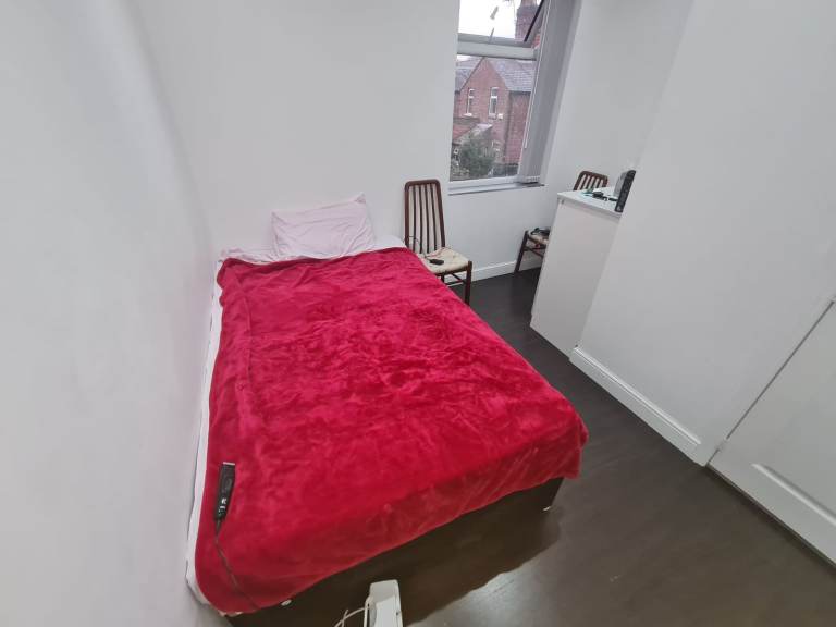 Ensuite Available Bills Included-Rusholme M14-Just off Wilmslow Road