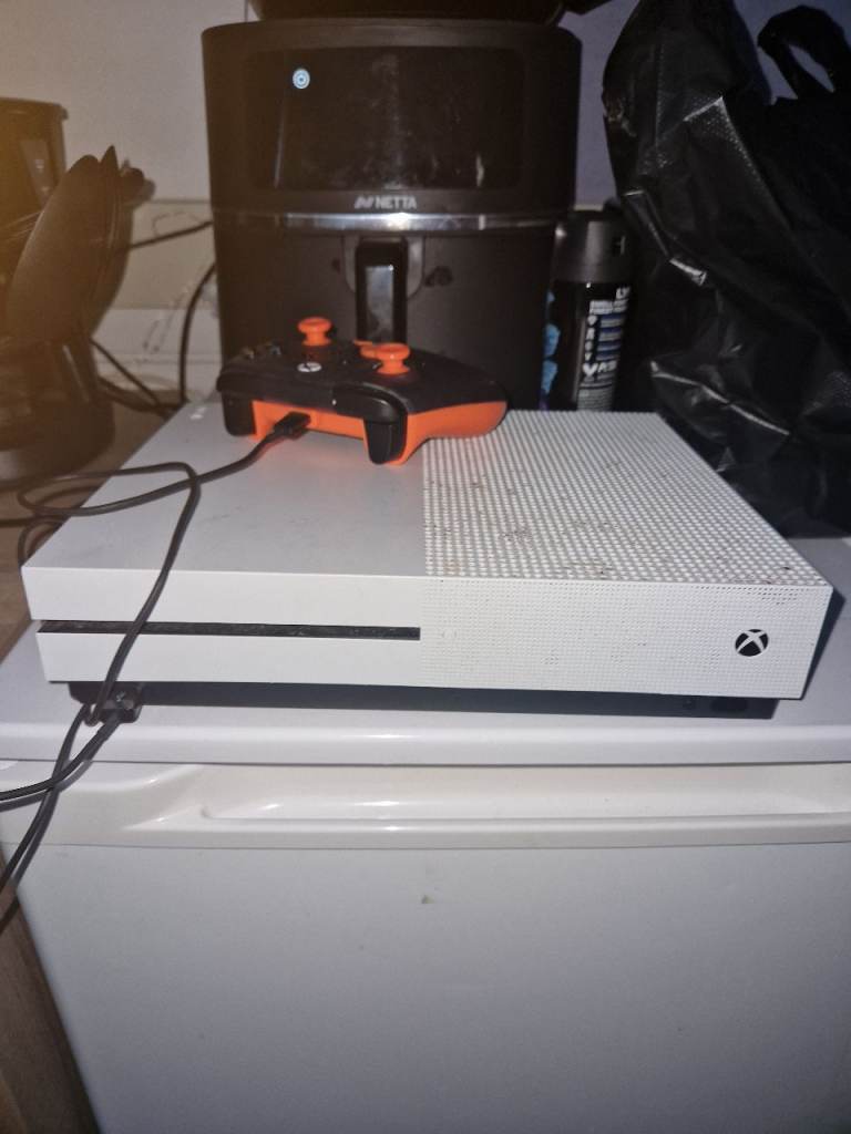 Xbox One S Console with Controller – Good Condition