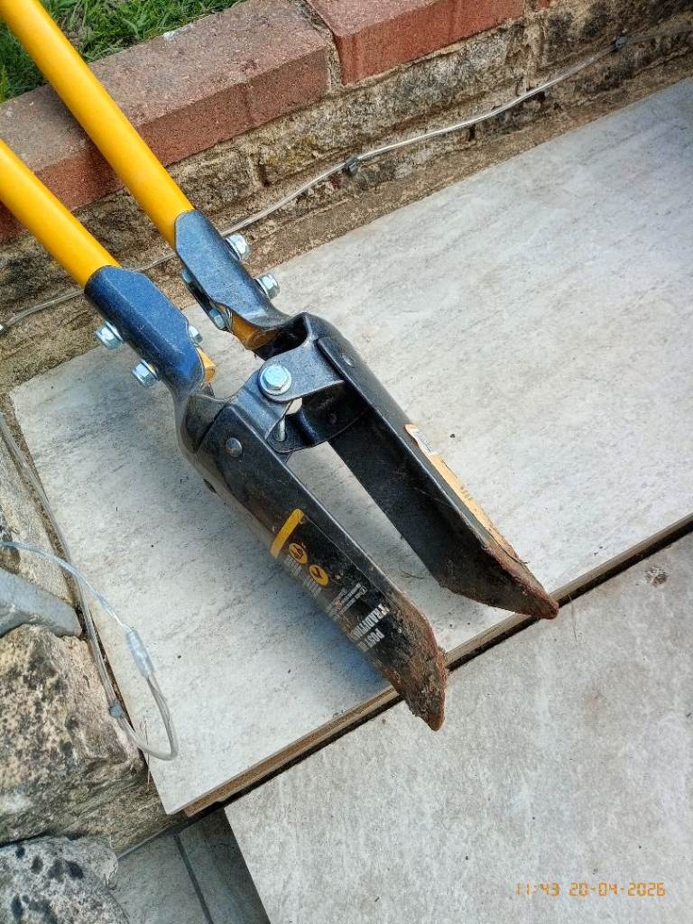 Post hole digger