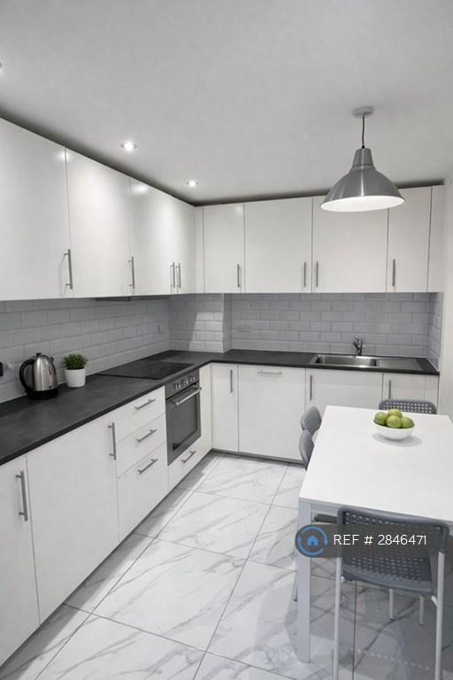 4 bedroom flat in Euston Road, London, NW1 (4 bed) (#2846471)