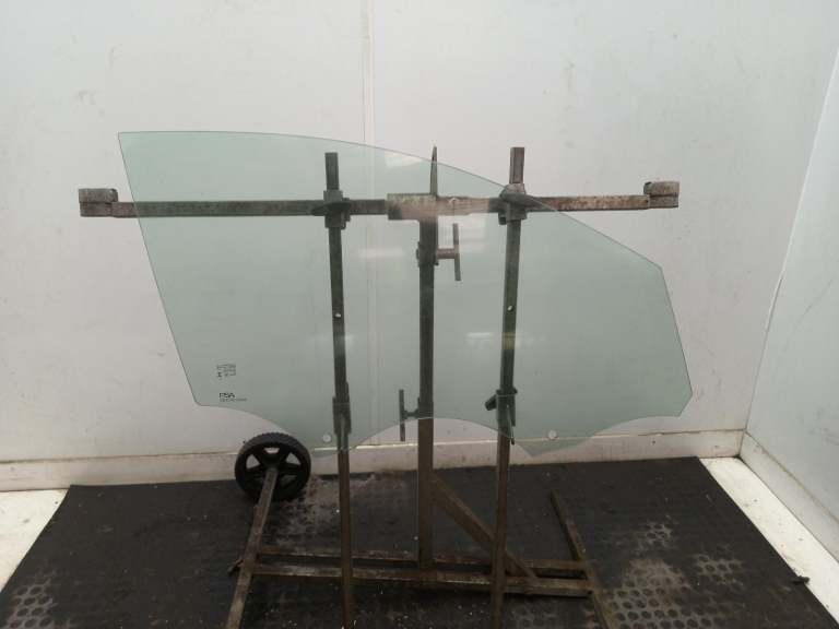 Peugeot 208 Window Glass O/S 2024-2026 5 Door Hatchback Front Rh