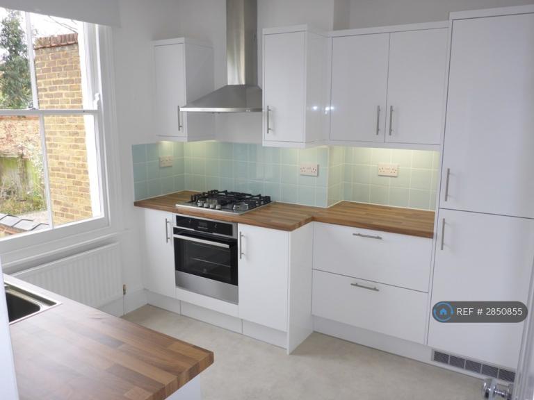 1 bedroom flat in Stile Hall Gardens, London, W4 (1 bed) (#2850855)