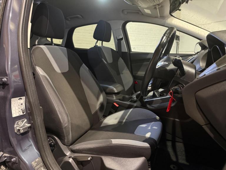 2011 Ford Focus 1.6 125 Zetec 5dr HATCHBACK PETROL Manual