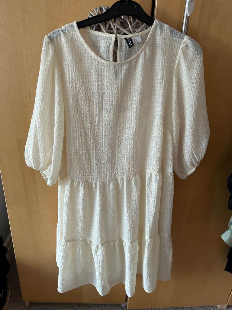 H&M Cream Smock Dress, lovely sleeves, lined, size M, great condition, pet & smoke free