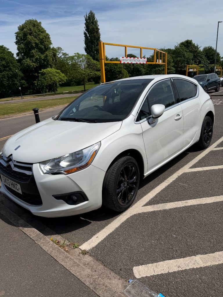 Citroen, DS4, Hatchback, 2013, Manual, 1560 (cc), 5 doors