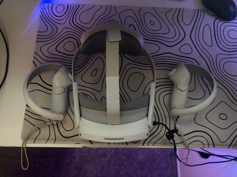 PICO 4 VR Headset 128gb - Good Condition NO CHARGER NO BOX 