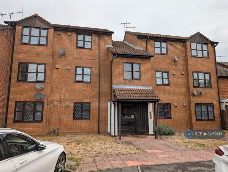 1 bedroom flat in Windsor Meadows, Slough, SL1 (1 bed) (#3059513)