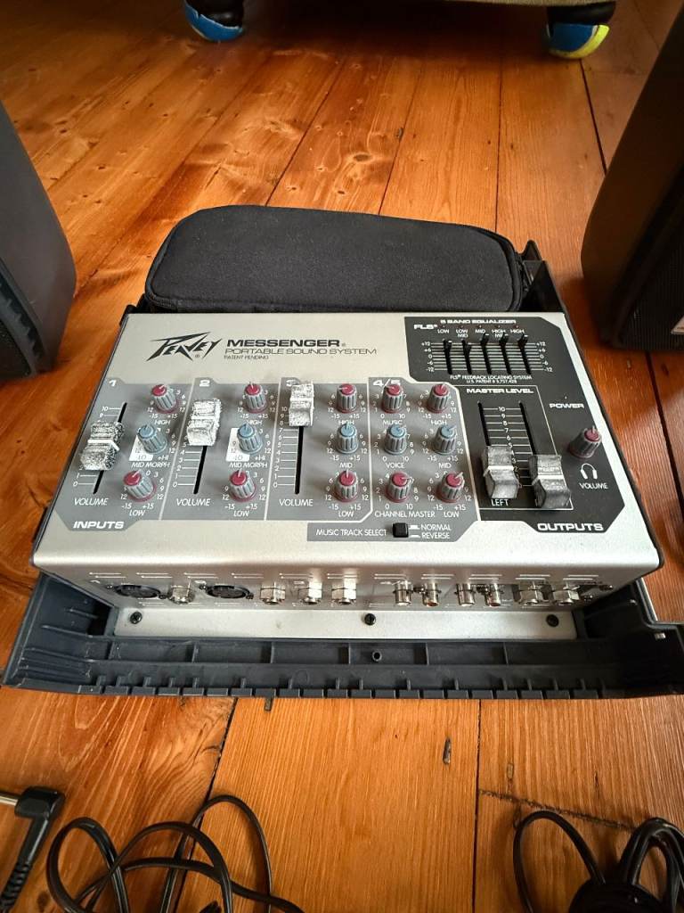Peavey M100 Portable PA System