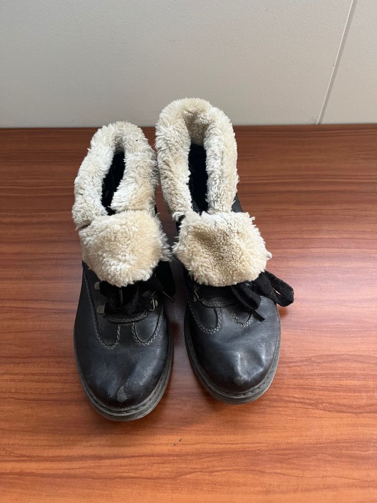 Women's Size 5 Graceland Leather and Sheepskin Walking Boots