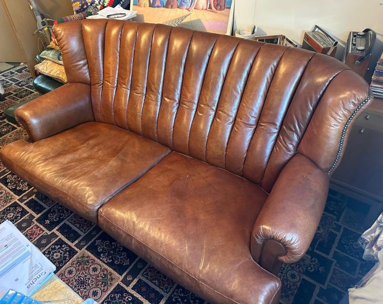 Tan colour leather 3 seater seetee  high back excellent condition very comfortable  