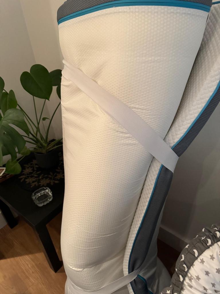 SIMBA Hybrid Topper Mattress - White, Good Condition