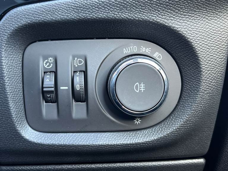  Vauxhall Corsa Electric 50kwh Design Hatchback 5dr Electric Auto 136 Ps