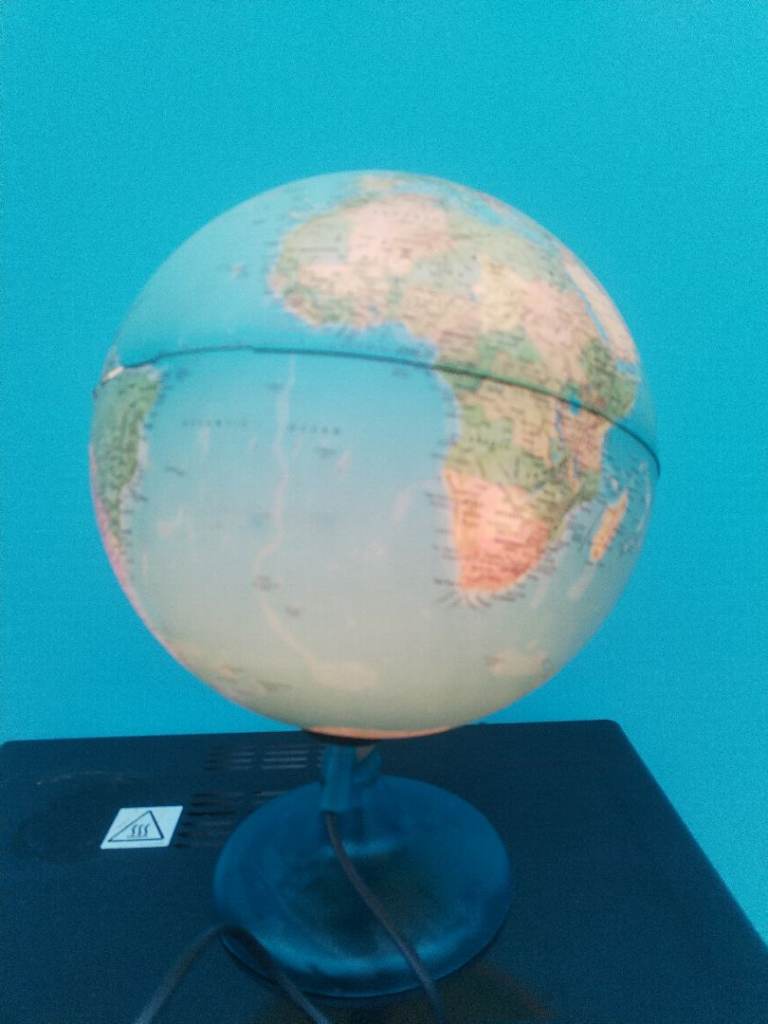 Illuminated tabletop Globe 22cm diameter