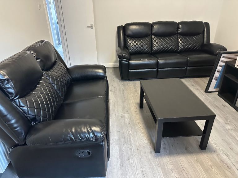 NEW EX DISPLAY LAZYBOY OREEN BLACK LEATHER 3 + 2 SEATER RECLINER SOFAS UPTO 65% OFF RRP
