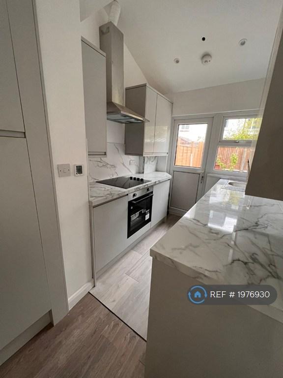 4 bedroom house in Hillbrook Road, London, SW17 (4 bed) (#1976930)