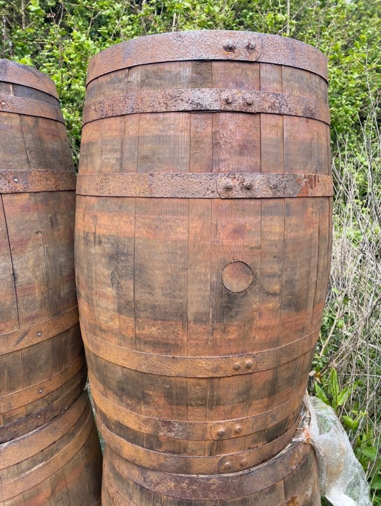 Oak barrel 