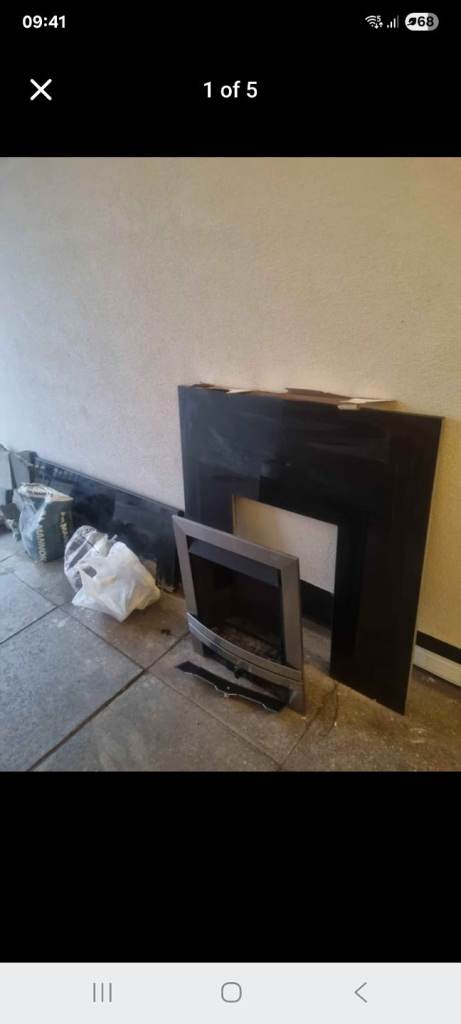 FREE GAS FIRE WITH MANTLE AND HEARTH IN BLACK GRANITE 