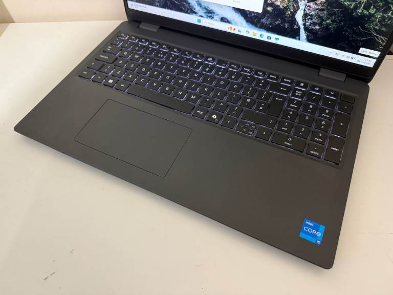 Dell Latitude 3550 15.6” FHD Laptop i5-1335U 16GB DDR5 512GB NVMe Win 11