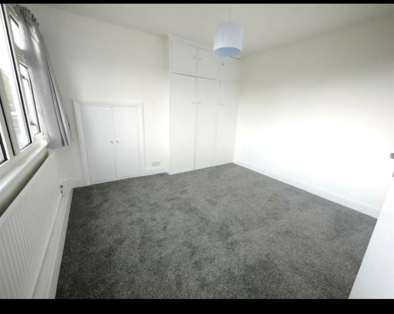 Double room to let very close to station