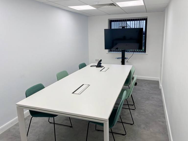 Kidderminster - DY11 7QE \ Office Space for Rent - 4 Workstations